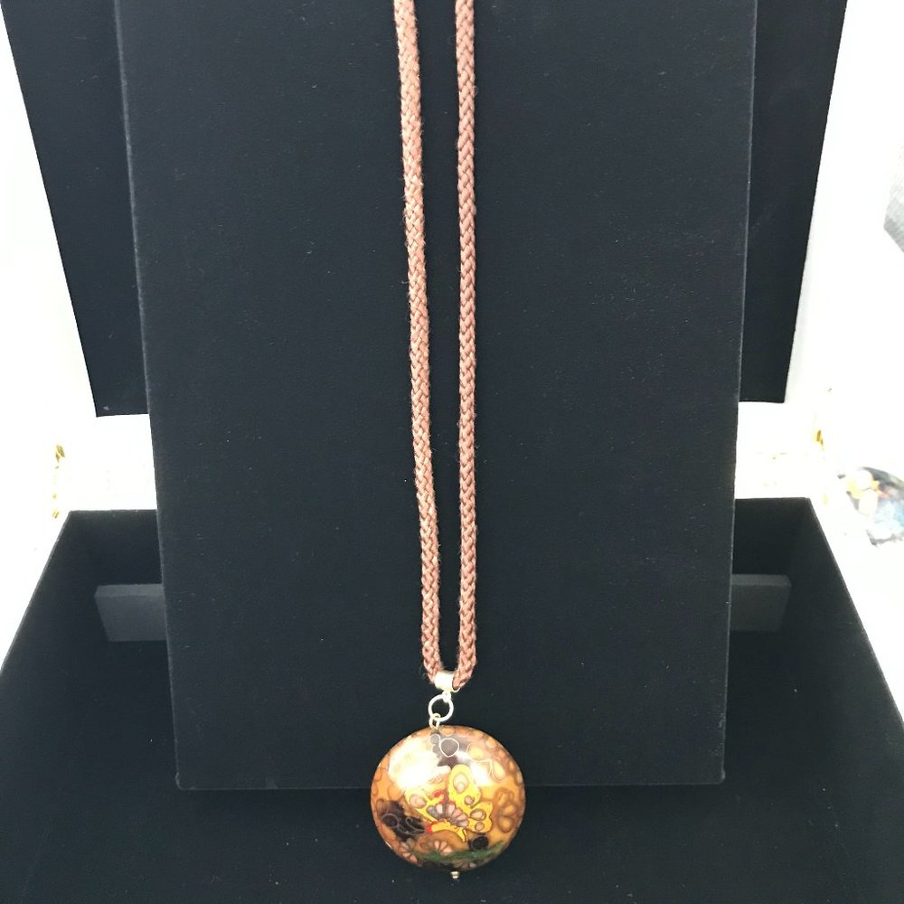 Pendant Necklace Butterly Flower Brown